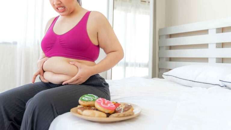 Belly Fat कम करने के लिए 5 पेय पदार्थ