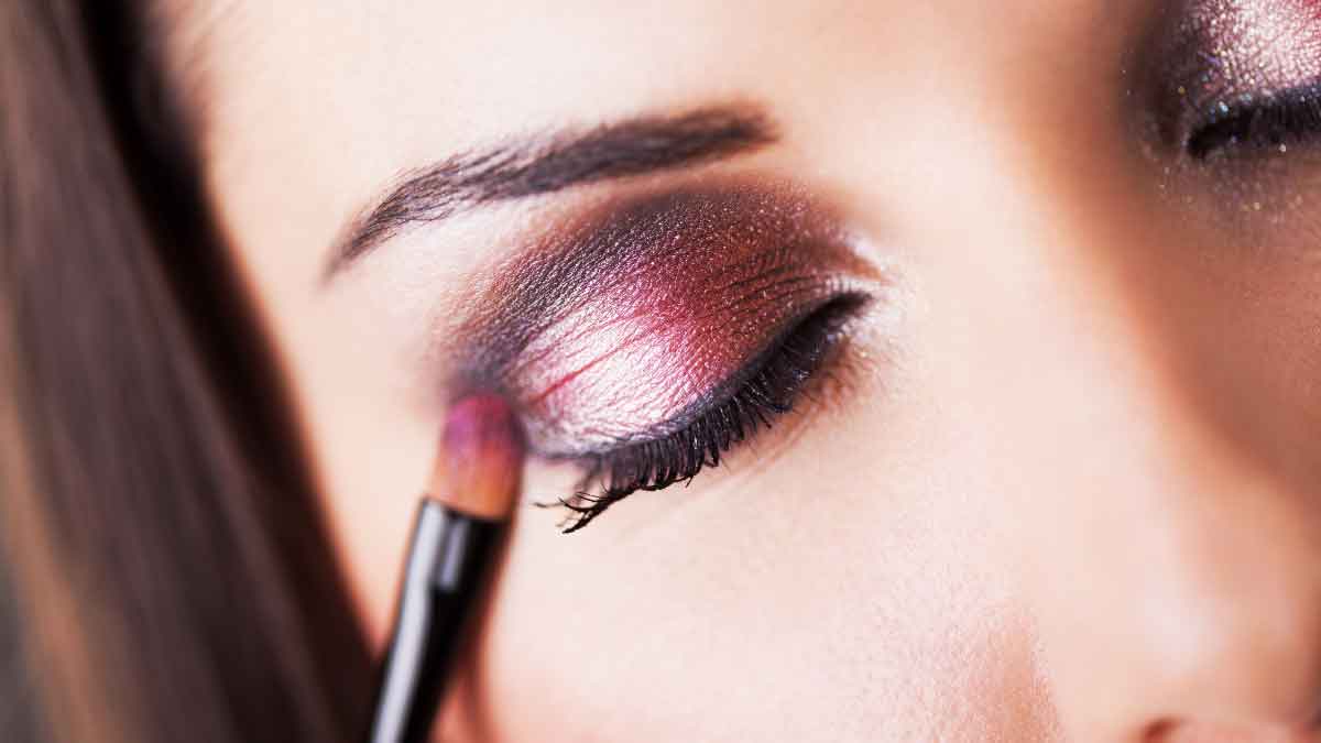 6 Simple Steps To Do Smokey Eye Makeup