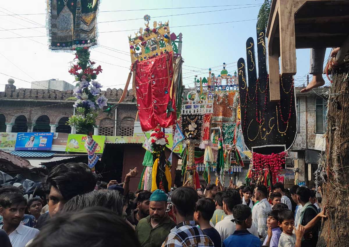 Alam procession taken out in memory of Hazrat Abbas in Sambhal