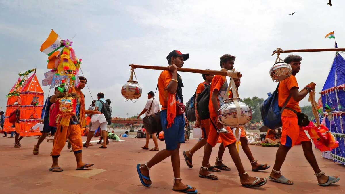 An emotional display of brotherhood and unity in the work of Kavad artisans in Haridwar