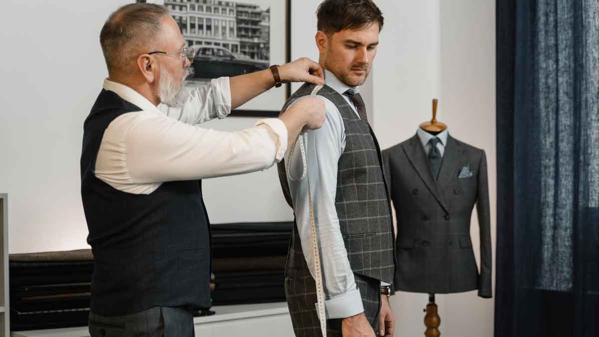 Are you going to get a suit made from a Tailor Keep these 8 things in mind, you will get a perfect fitting