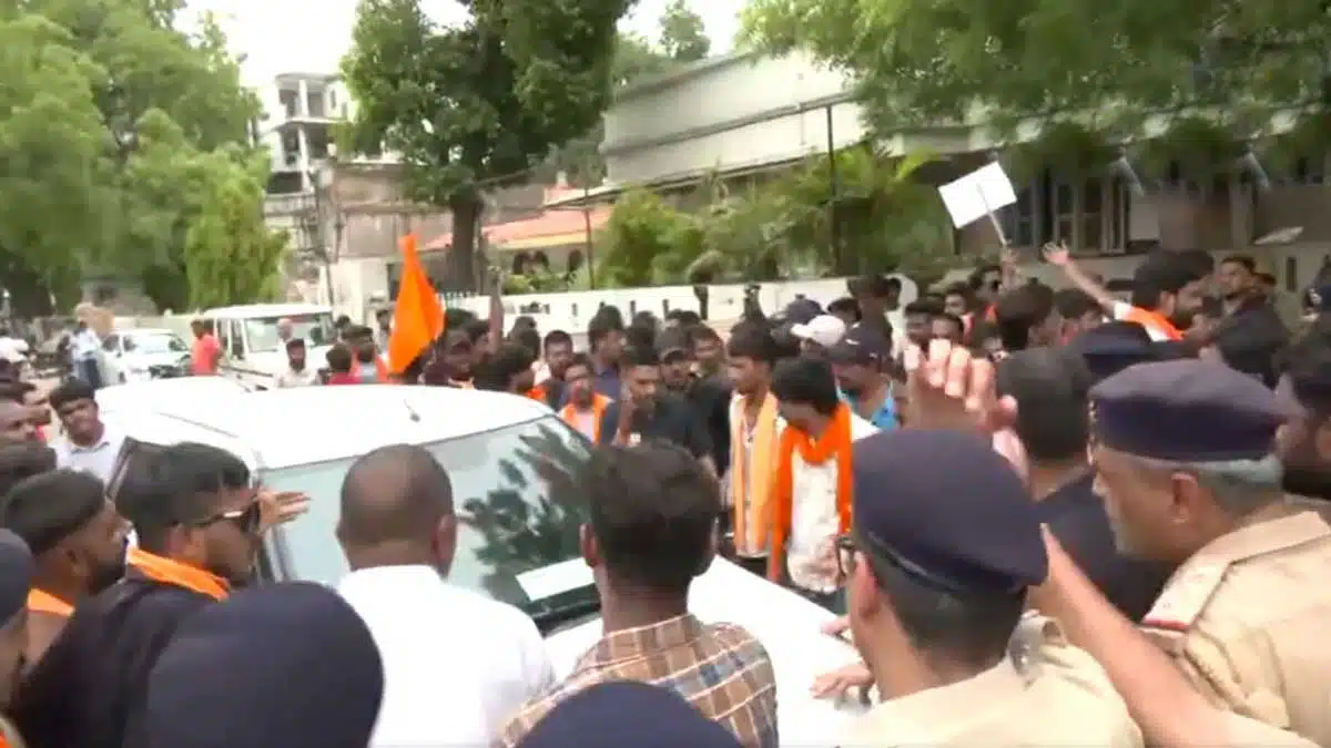 Bajrang Dal members detained in Ahmedabad for protesting against Rahul Gandhi's "anti-Hindu" remarks