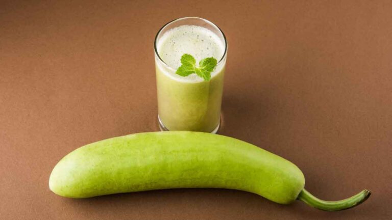 Bottle Gourd juice benefits: गर्मी में पिएं लौकी का जूस और पाएं ये चमत्कारी फायदे