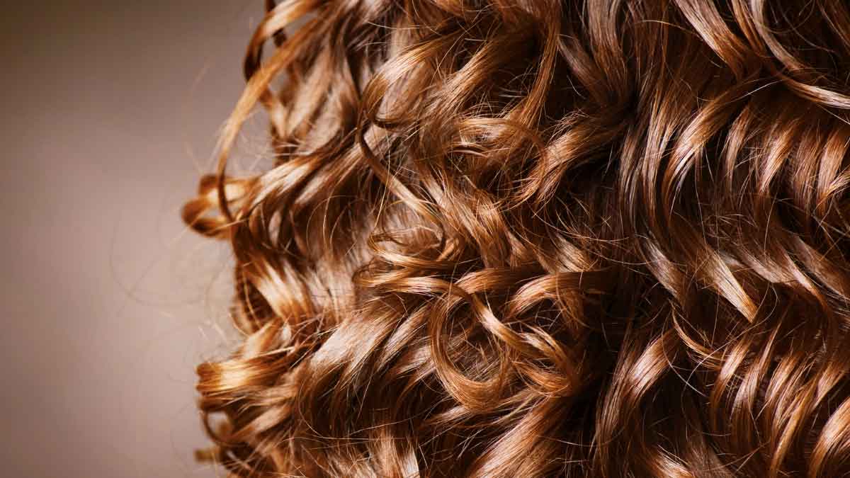 Create this beautiful hairstyle in Curly hair