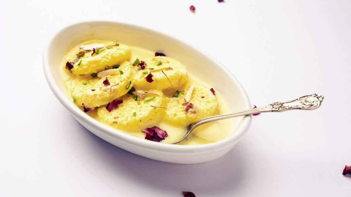 Delicious Mango And Bread Rasmalai Recipe