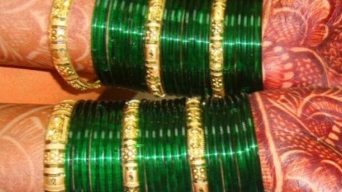 Demand for green bangles increases in the month of Saavan