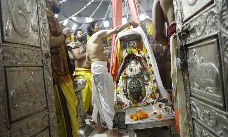 Divine Aarti performed in Mahakaleshwar temple of Ujjain in the month of Sawan