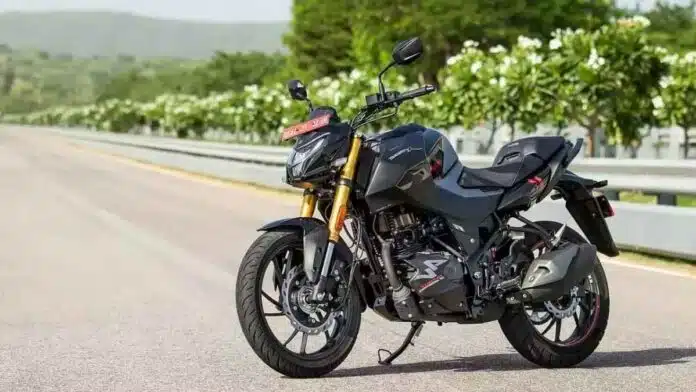 Hero Hunk's powerful bike, with 65kmpl mileage and great features