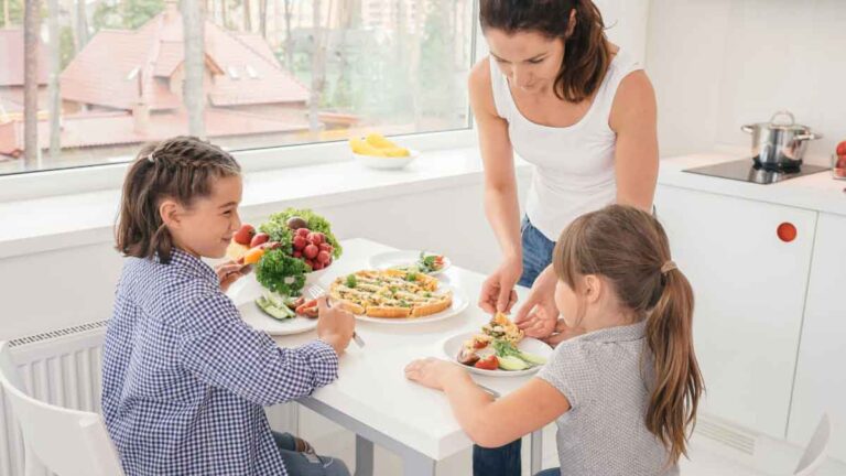 Immunity Boosting Food For Children: बच्चों की इम्यूनिटी बढ़ाने के लिए खास है ये 4 खाद्य पदार्थ