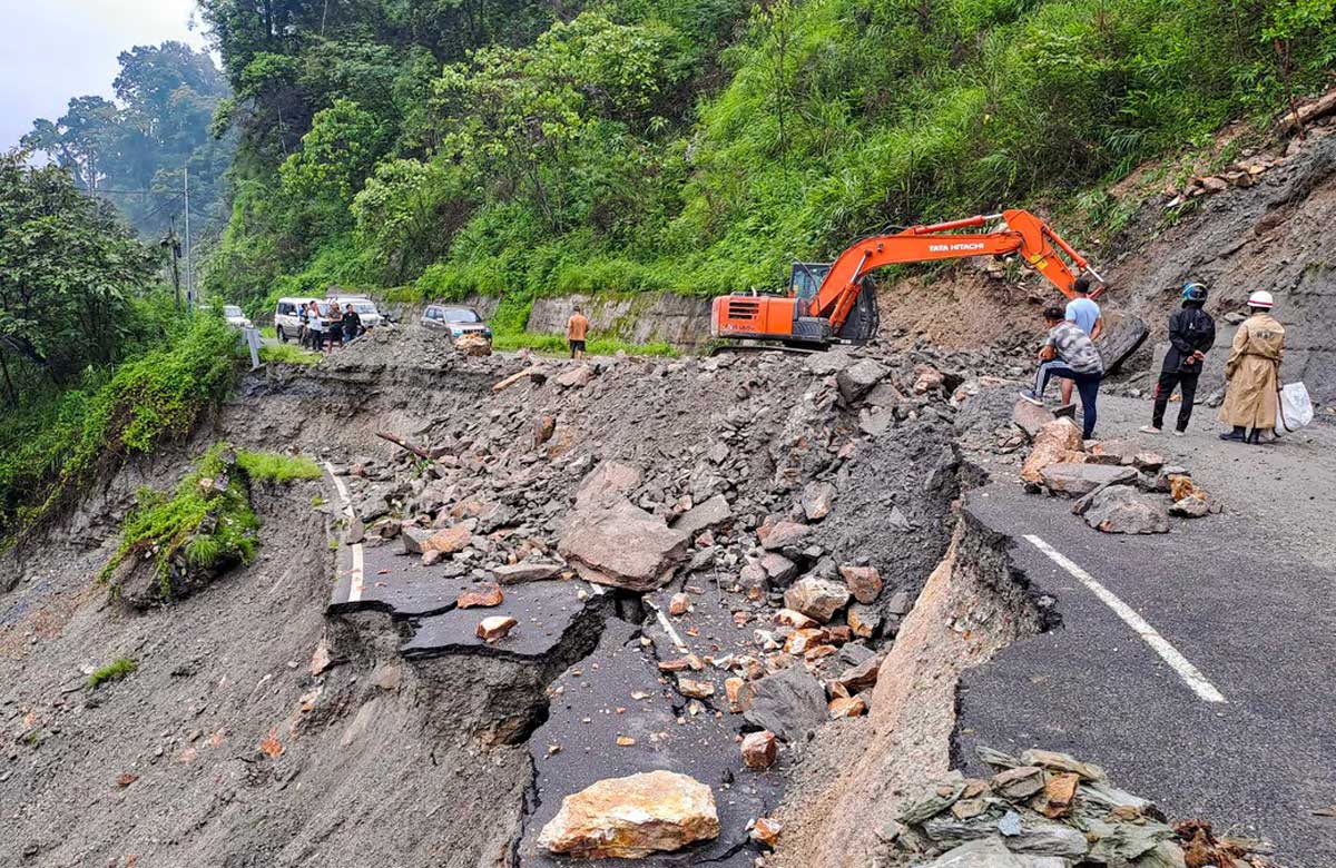 Indian Army provides relief to civilians amid landslides in Karnataka