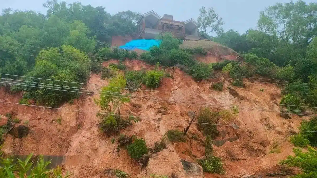 Indian Army provides relief to civilians amid landslides in Karnataka