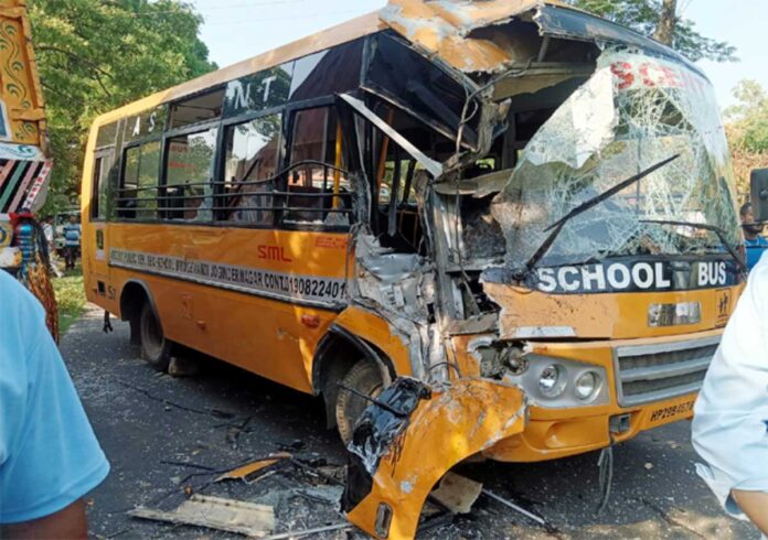 One dead in collision between bus and lorry in Nellore, Andhra Pradesh