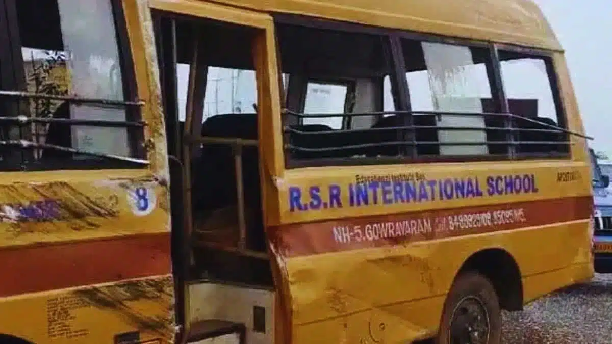 One dead in collision between bus and lorry in Nellore, Andhra Pradesh