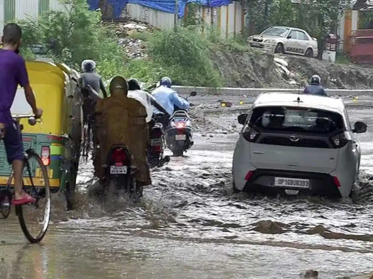 Plan to close roads strategically to avoid traffic jams during rain in Delhi