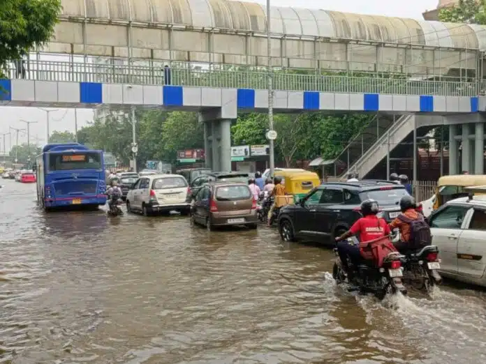 Plan to close roads strategically to avoid traffic jams during rain in Delhi