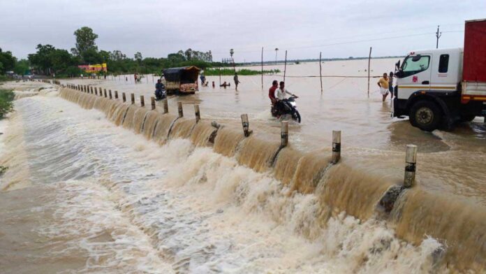 Roads closed in Telangana due to overflowing of Godavari river