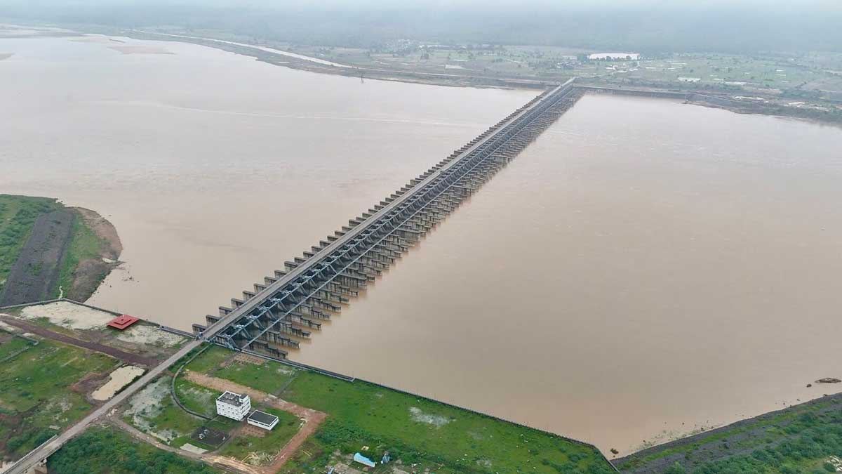 Roads closed in Telangana due to overflowing of Godavari river