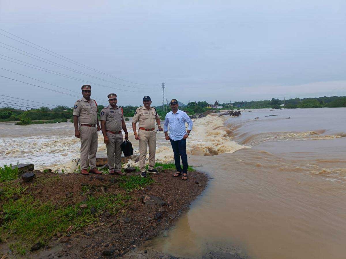 Roads closed in Telangana due to overflowing of Godavari riverRoads closed in Telangana due to overflowing of Godavari river