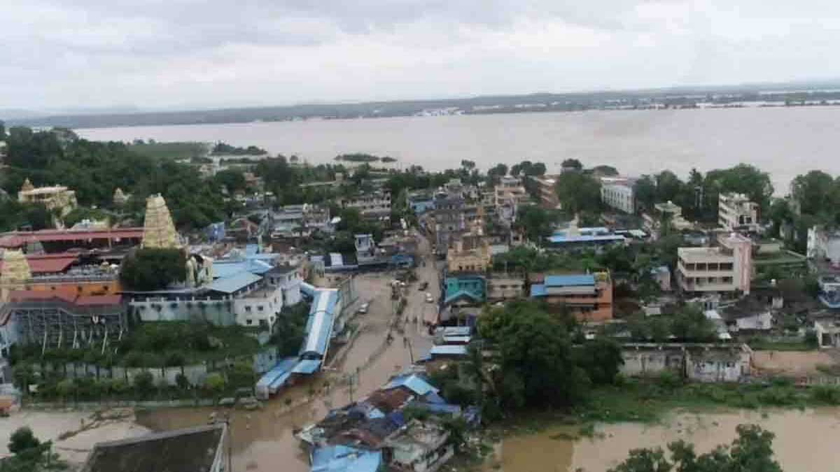 Roads closed in Telangana due to overflowing of Godavari river