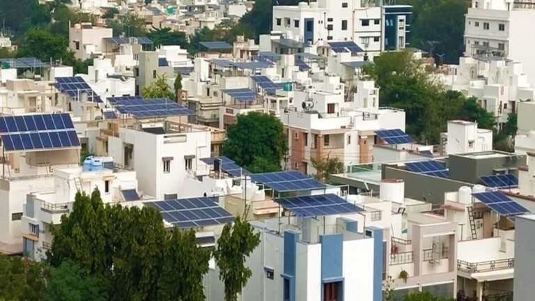 Gujarat में Rooftop Solar क्रांति की धूम