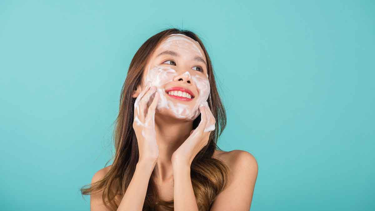 Soap makes the facial Skin dry and lifeless, to avoid side effects make natural face wash cream at home