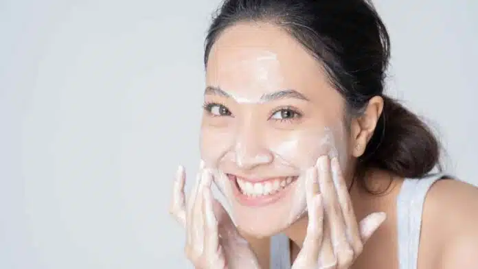 Soap makes the facial Skin dry and lifeless, to avoid side effects make natural face wash cream at home