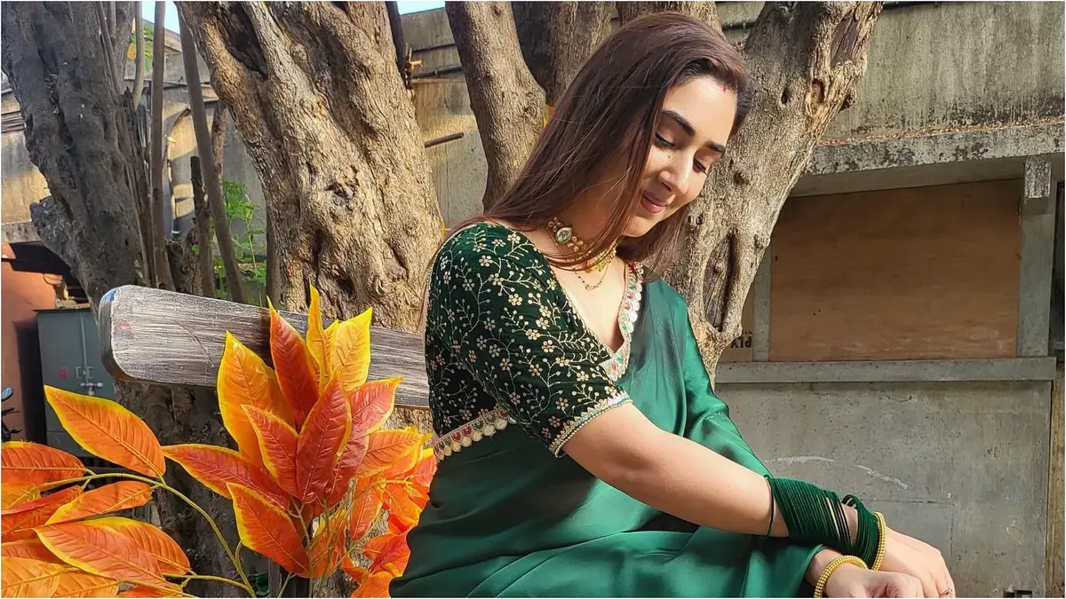 These green colored sarees will bloom in the month of Saavan