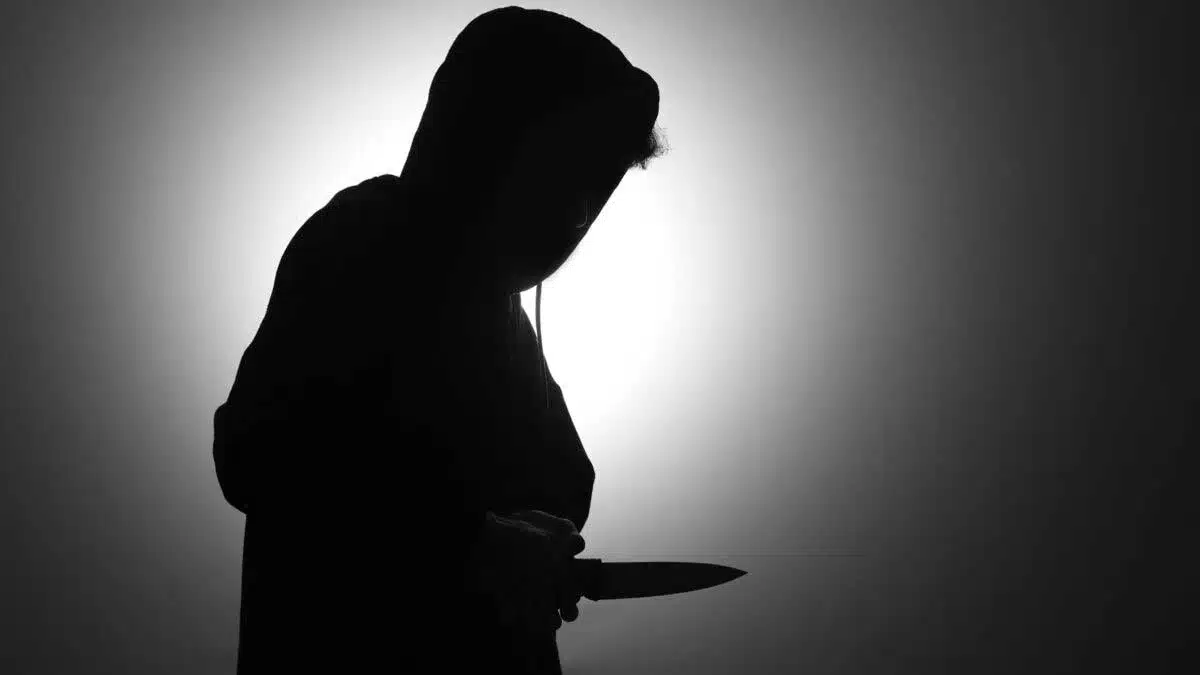 a deranged lover stabbed 2 minor girls and their father to death In Bihar