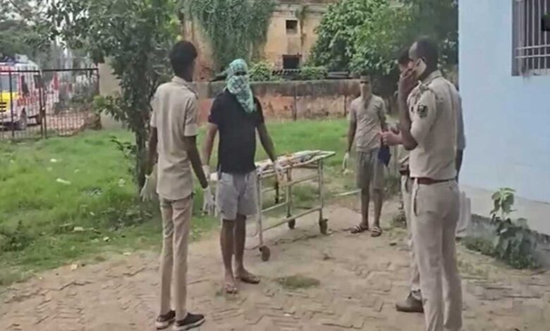 a deranged lover stabbed 2 minor girls and their father to death In Bihar