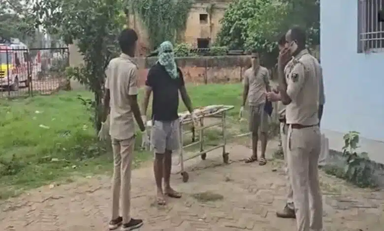 a deranged lover stabbed 2 minor girls and their father to death In Bihar