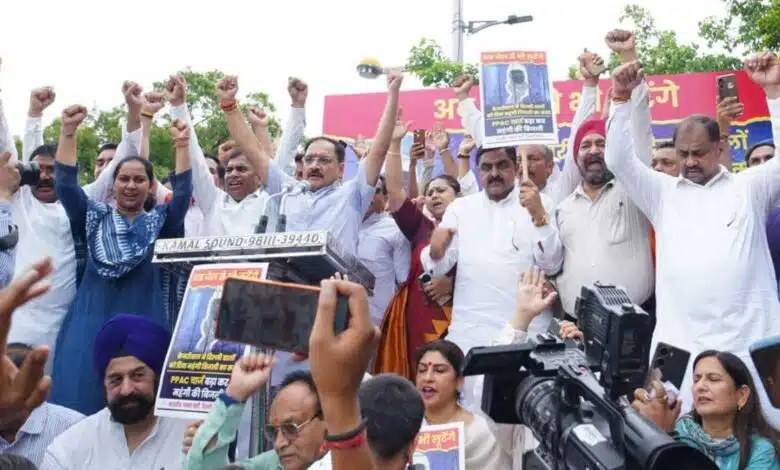 BJP attacks AAP over the increase in electricity bill