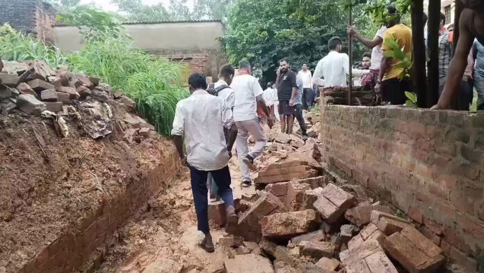 4 students died to wall collapse in Madhya Pradesh