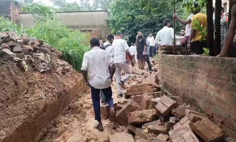 4 students died to wall collapse in Madhya Pradesh