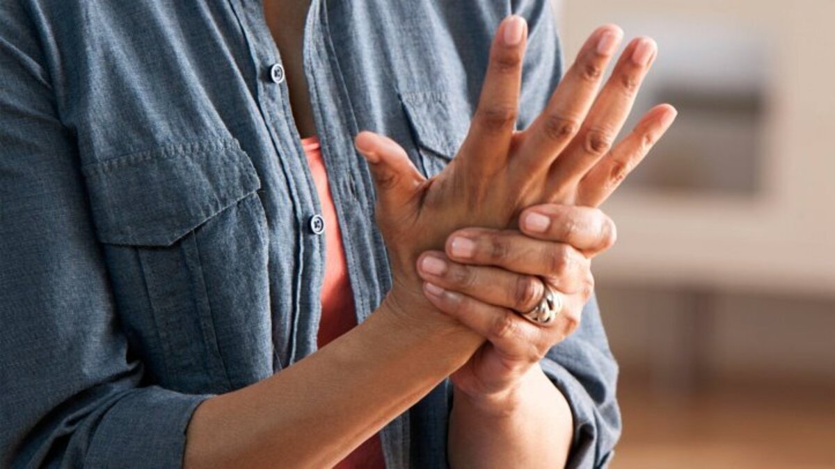 9 powerful benefits of rubbing your palms together