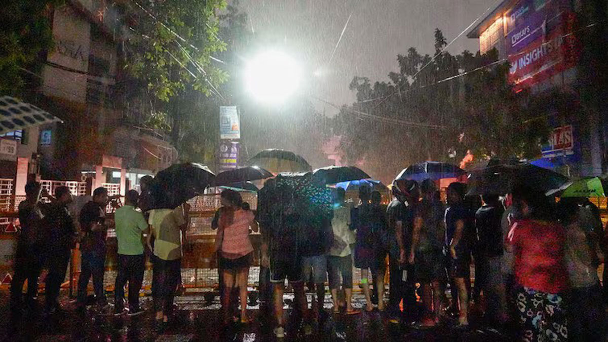 A woman and a child died due to drowning due to heavy rain in Ghazipur Delhi