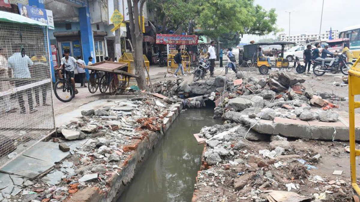 AAP protested outside LG's office over drowning incidents