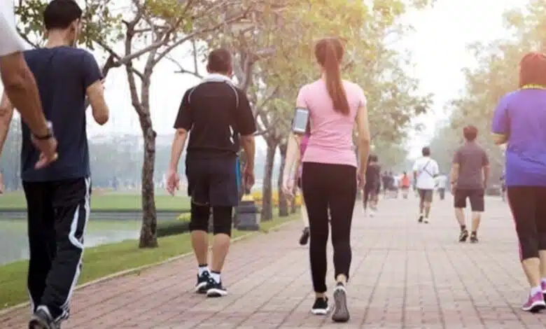 At what time is walking more beneficial to reduce weight