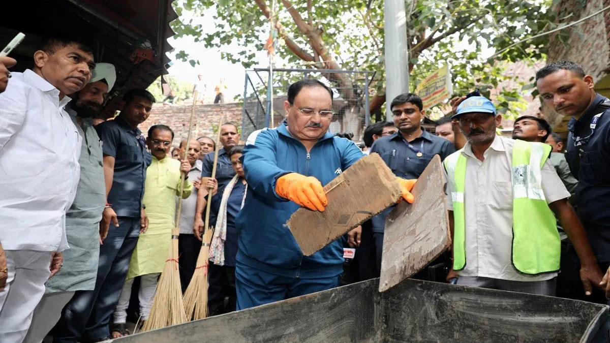 BJP leader launch Jhuggi Swachhta Abhiyan in Delhi