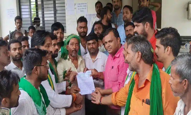 BKU farmers submitted a memorandum to the Executive Engineer regarding the electricity problem in Kannauj