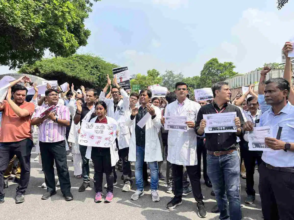 Doctors' protest at Delhi's RML hospital disrupted services