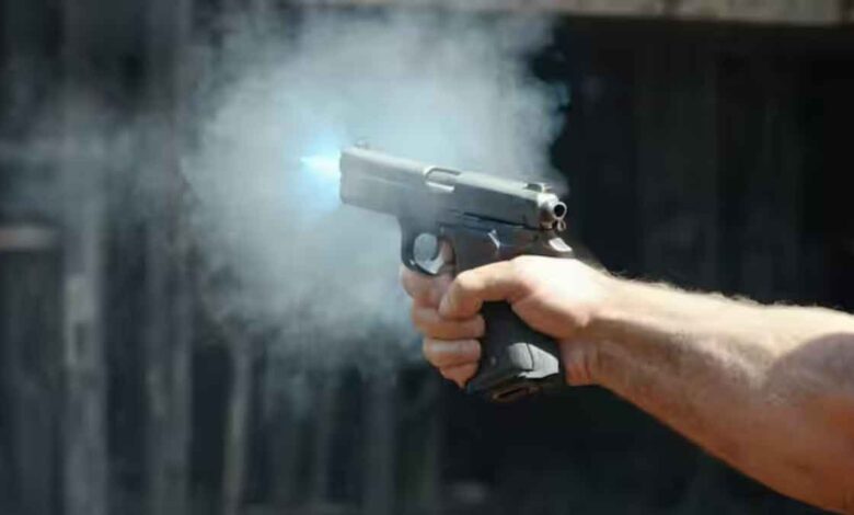 Firing outside a sweet shop in Delhi, panic in the area
