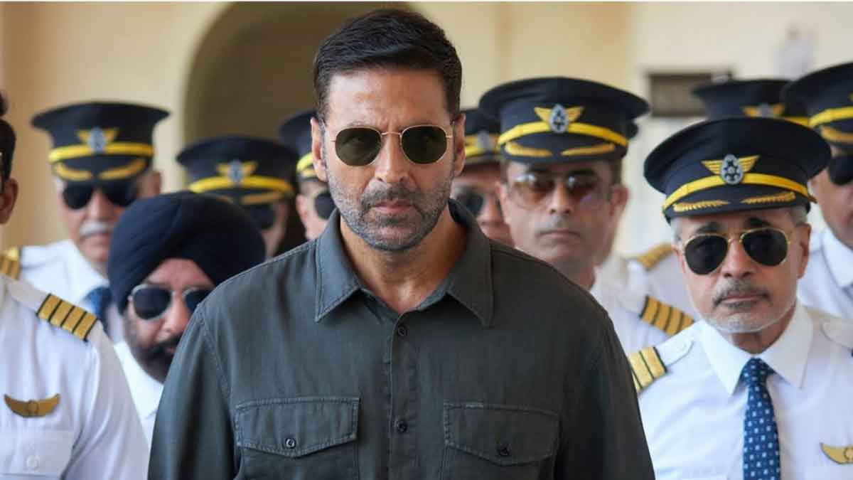 How did Akshay Kumar enter the film world