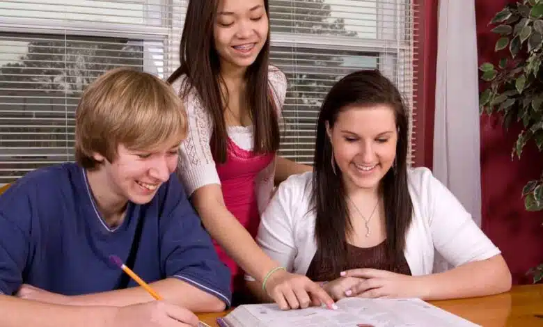 How many hours do 12th class toppers study?