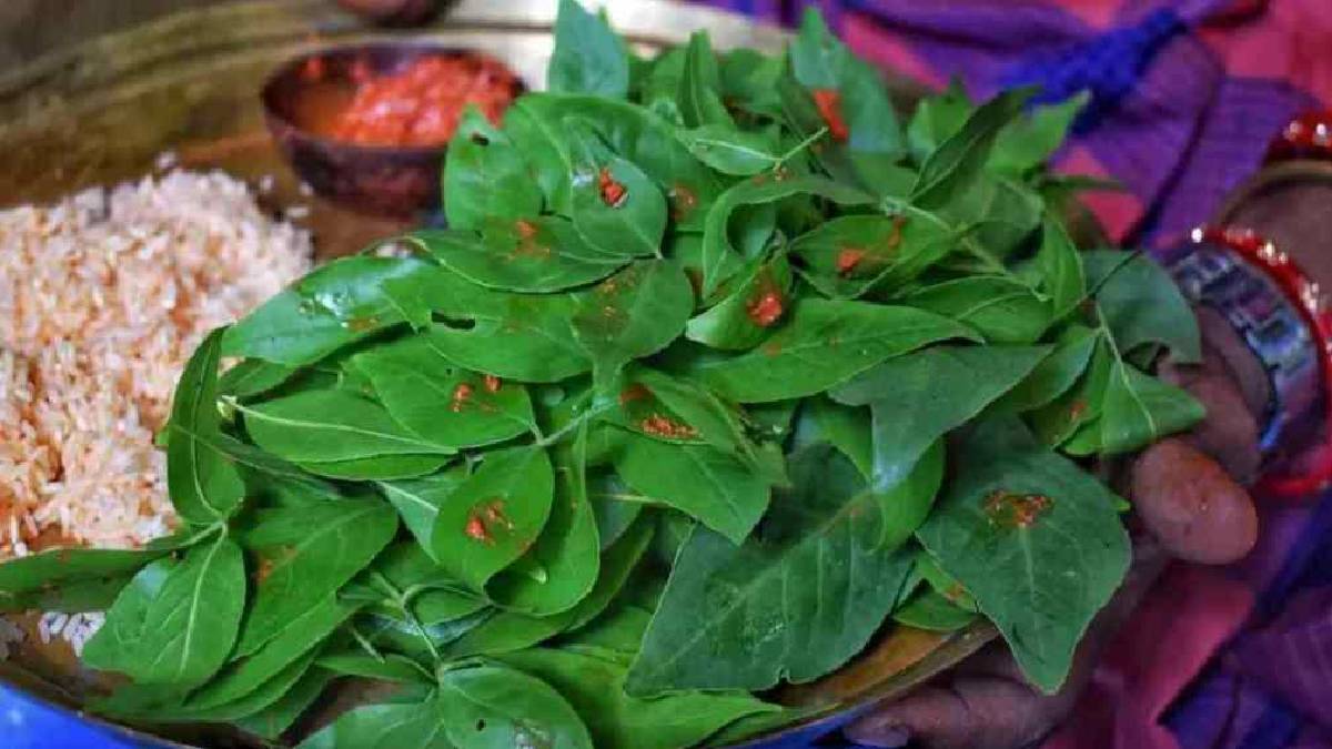 How should Belpatra leaf be offered on Shivling