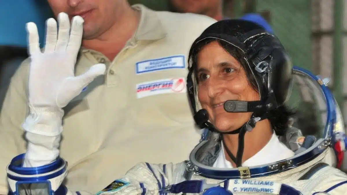 How will Sunita Williams return from space