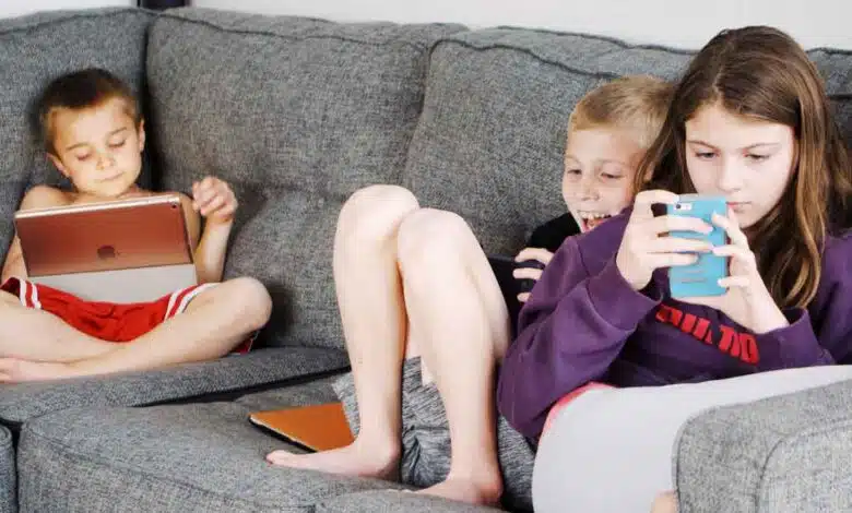 If your child is also addicted to mobile, then know UN's warning
