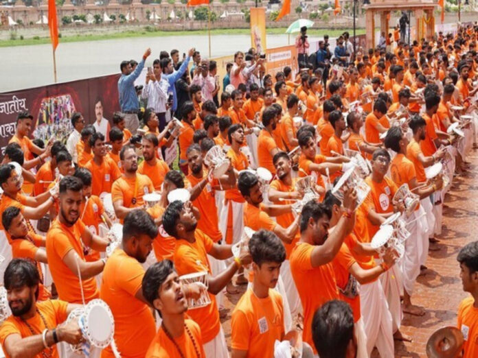 In the month of Sawan 1500 Damru players created a world record with their performance in Ujjain