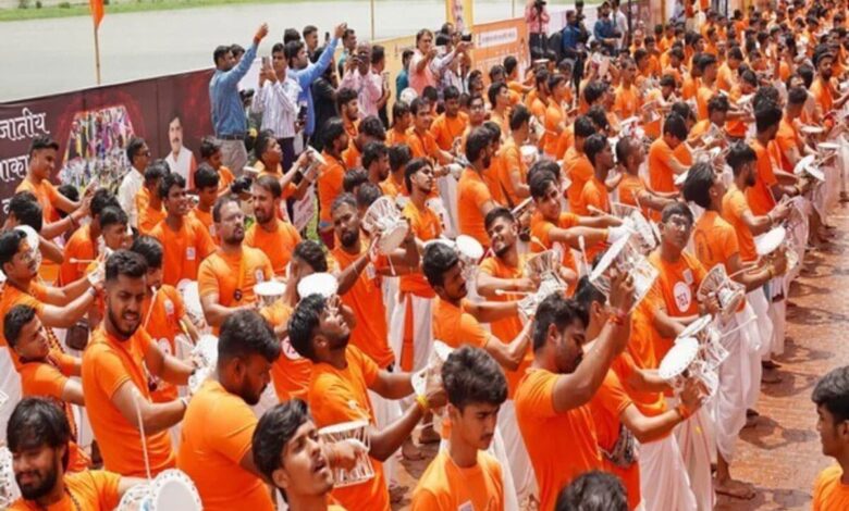 In the month of Sawan 1500 Damru players created a world record with their performance in Ujjain