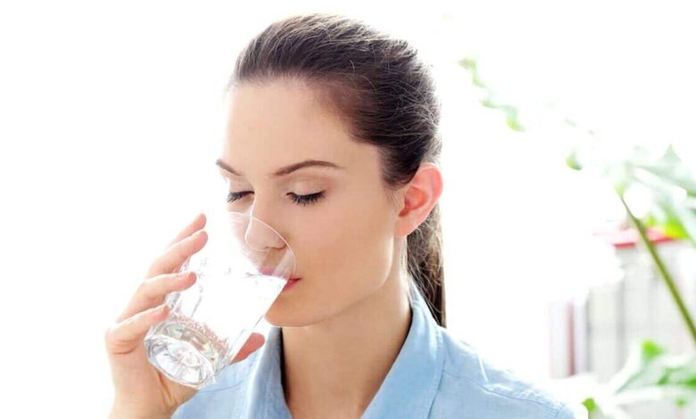 Keeping this in mind, how much water should one drink after waking up in the morning