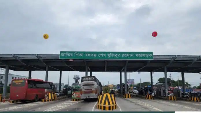 Madrasa students removed the nameplate of Bangladesh Bangabandhu Sheikh Mujibur Rahman Expressway